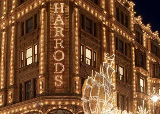 Façade DIOR x HARRODS 2022 © Adrien Dirand