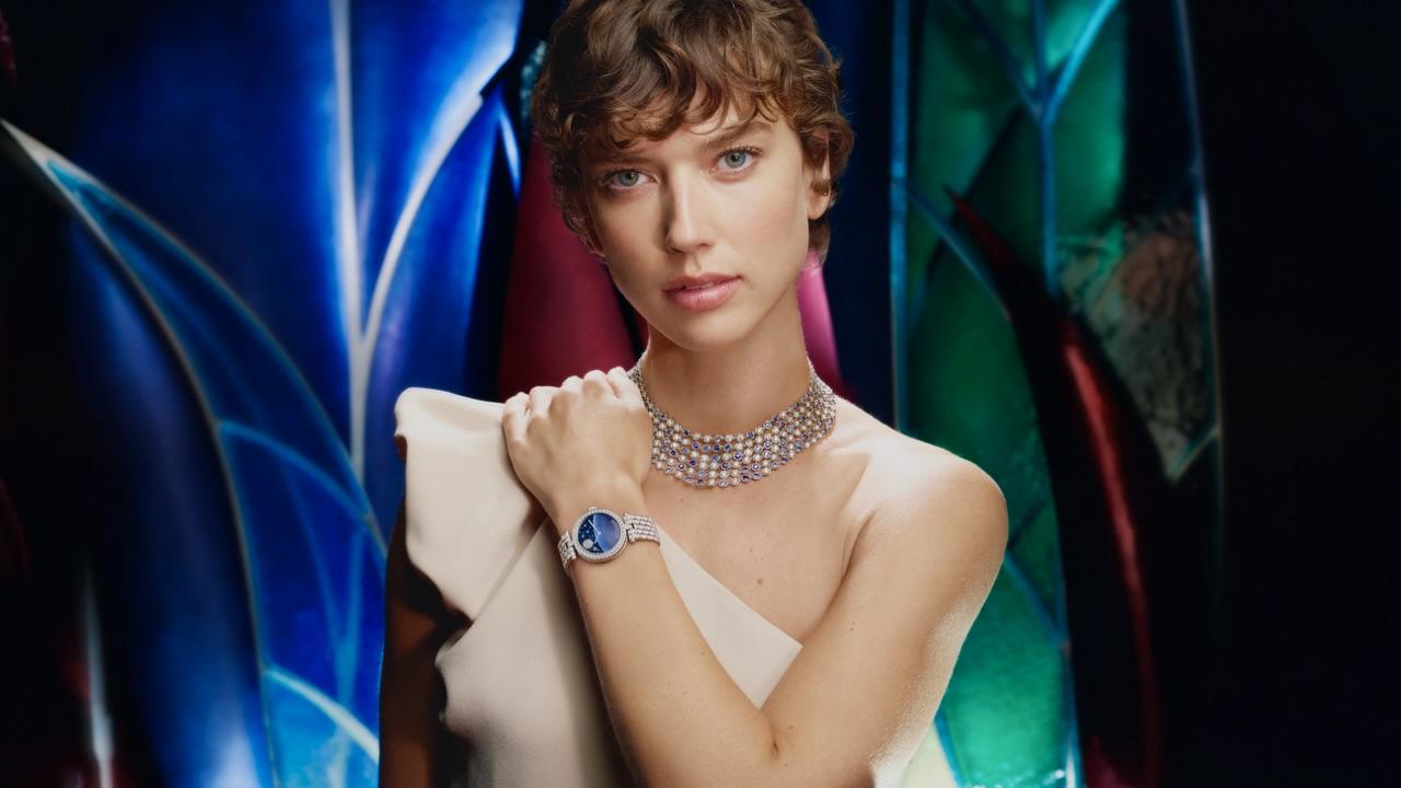 Worn view Watches and Wonders 2024 © Van Cleef & Arpels SA Photographer Arnaud Lajeunie Art Director Gaspard Yurkievich and Guido Voss