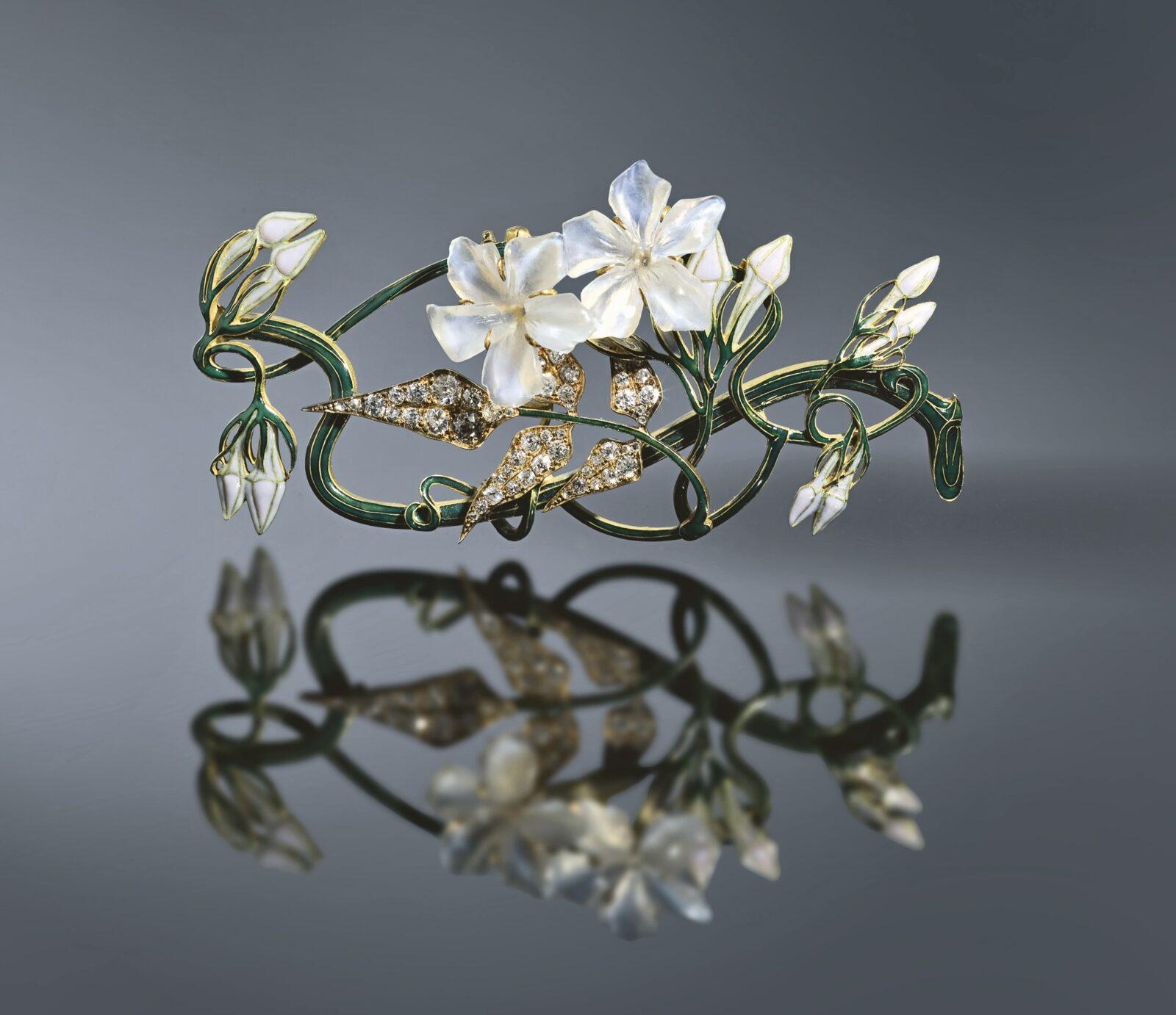 Ornement de corsage Jasmin, © Musée Lalique, dépôt Shai Bandmann et Ronald Ooi