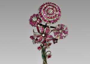 Bouquet de Fleur, Russie. 1750-1770. Rubis, Diamants, Or, Argent et Émail. © Victoria & Albert Museum, Londres. Livre Rubis des éditions Cinabre