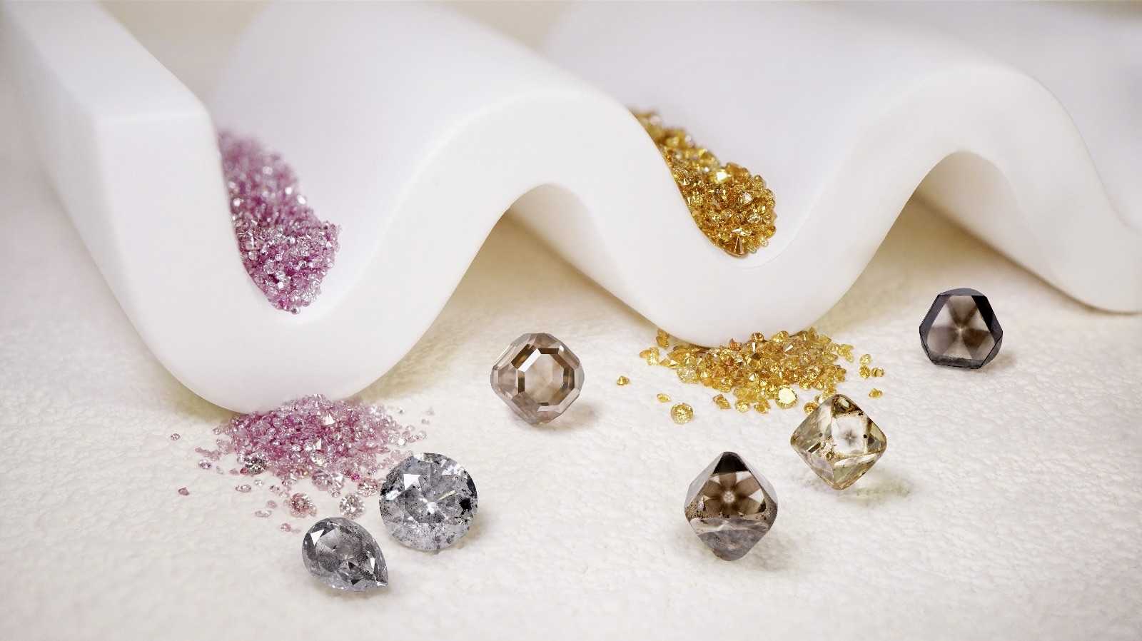 Star Inclusion Diamonds,Natural Fancy Color Melee and Salt and pepper DIamonds © Dynamic International